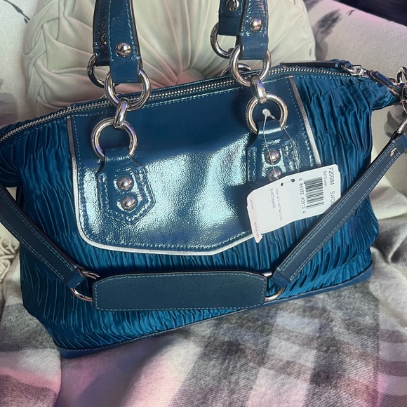 🎁COACH-BEAUTIFUL HAND BAG NEW🎁THIS COLOR IS AMAZING. NWT 🎁 - Picture 1 of 13